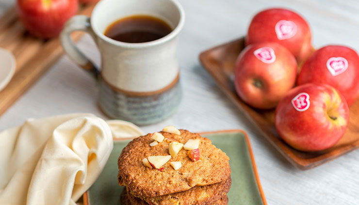 Pink Lady® Oatmeal Cookies